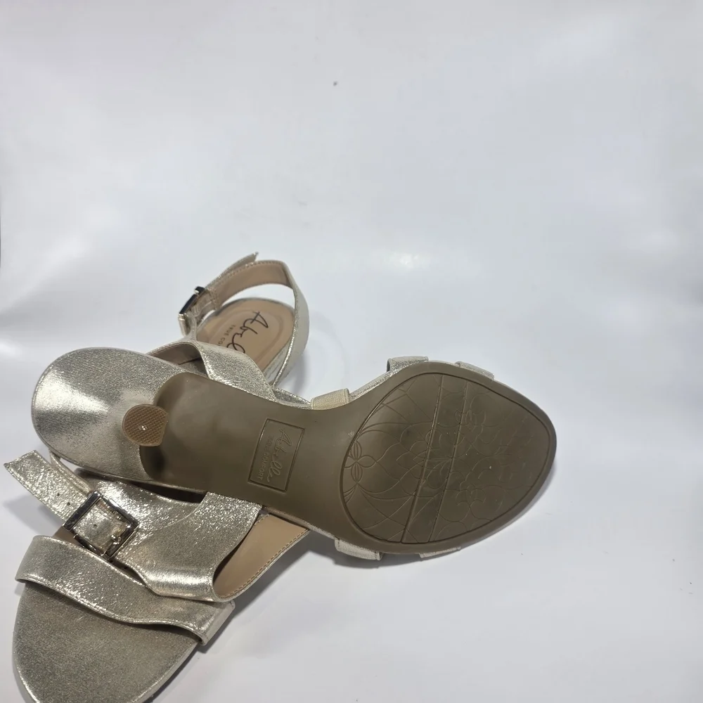Abella True Comfort Gold Strappy Sandals Women’s Size 9M Open Toe Short Heel